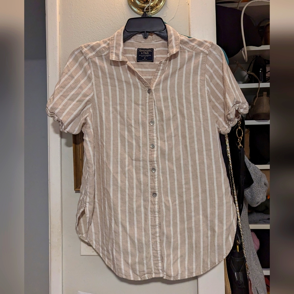 Abercrombie and Fitch button down short sleeve top medium